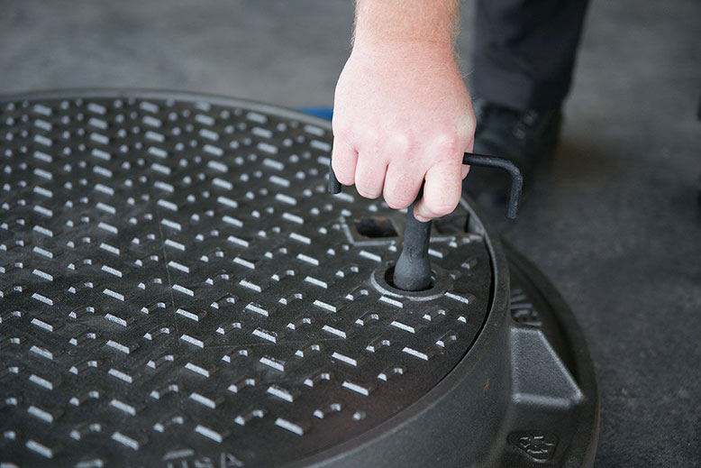 cam_lock_manhole_cover