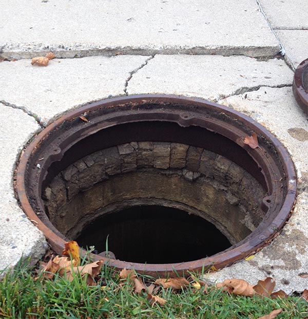 troy-michigan-old-manhole-frame